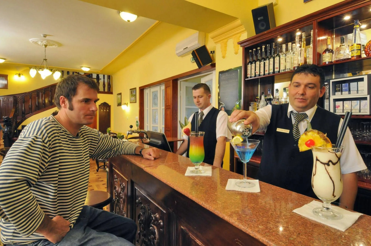 Fried Castle Hotel and Restaurant