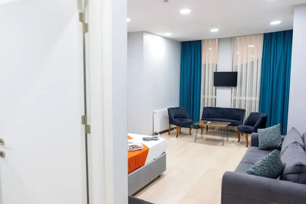 Zoom Hotel
