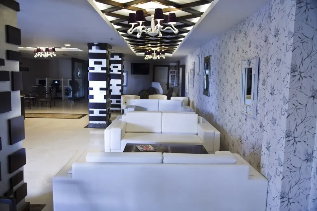 Adella Side Hotel
