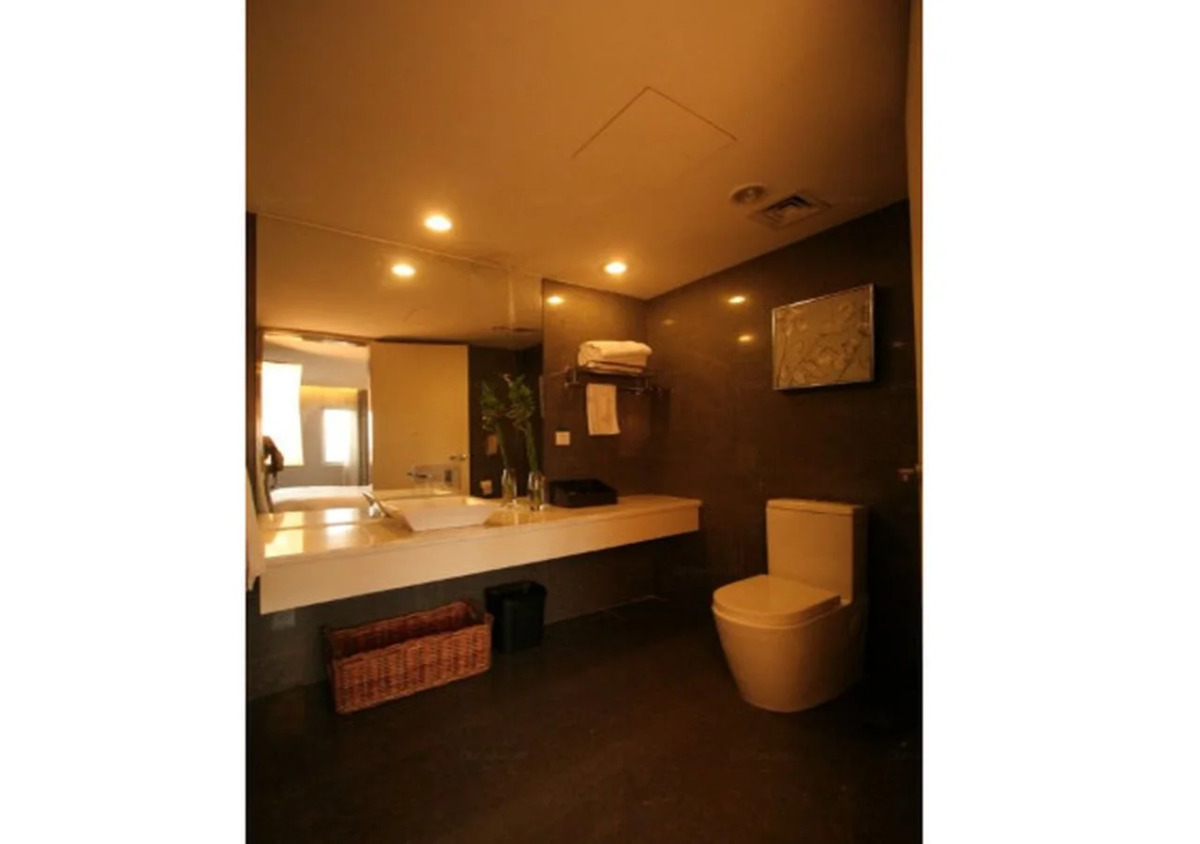 Yi-Wu Commatel Hotel