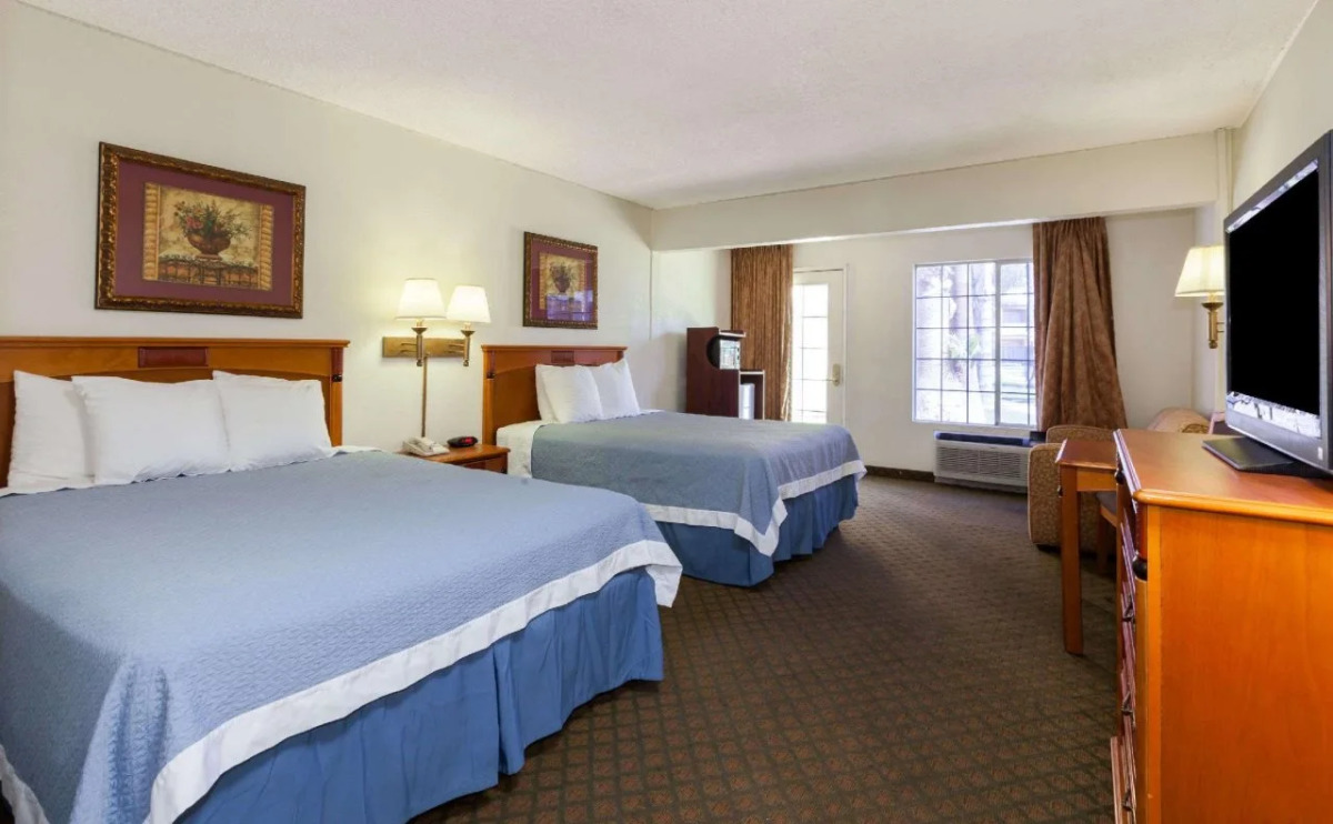 Days Inn by Wyndham Bakersfield