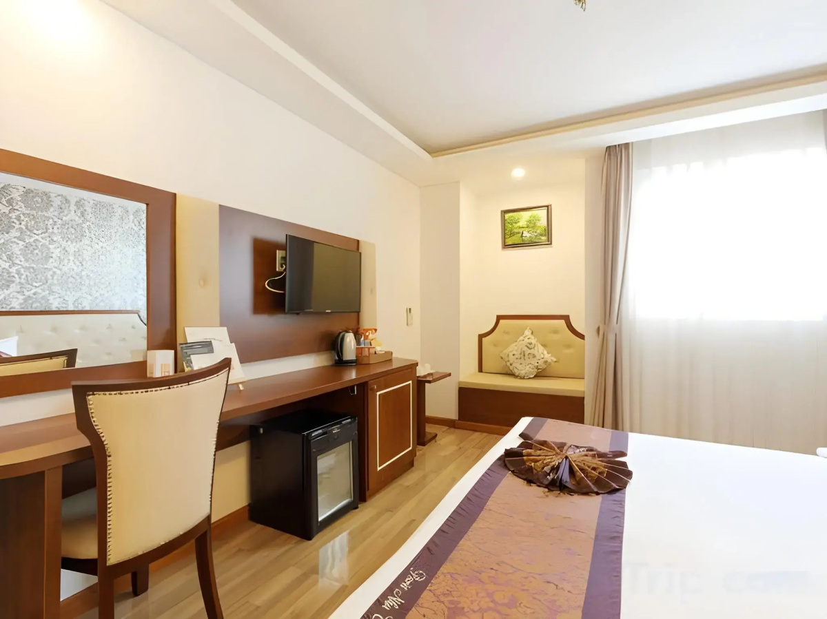 Paris Nha Trang Hotel & Apartment