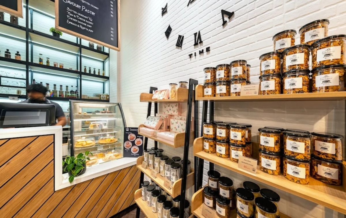 Siam Subway Hostel and Café