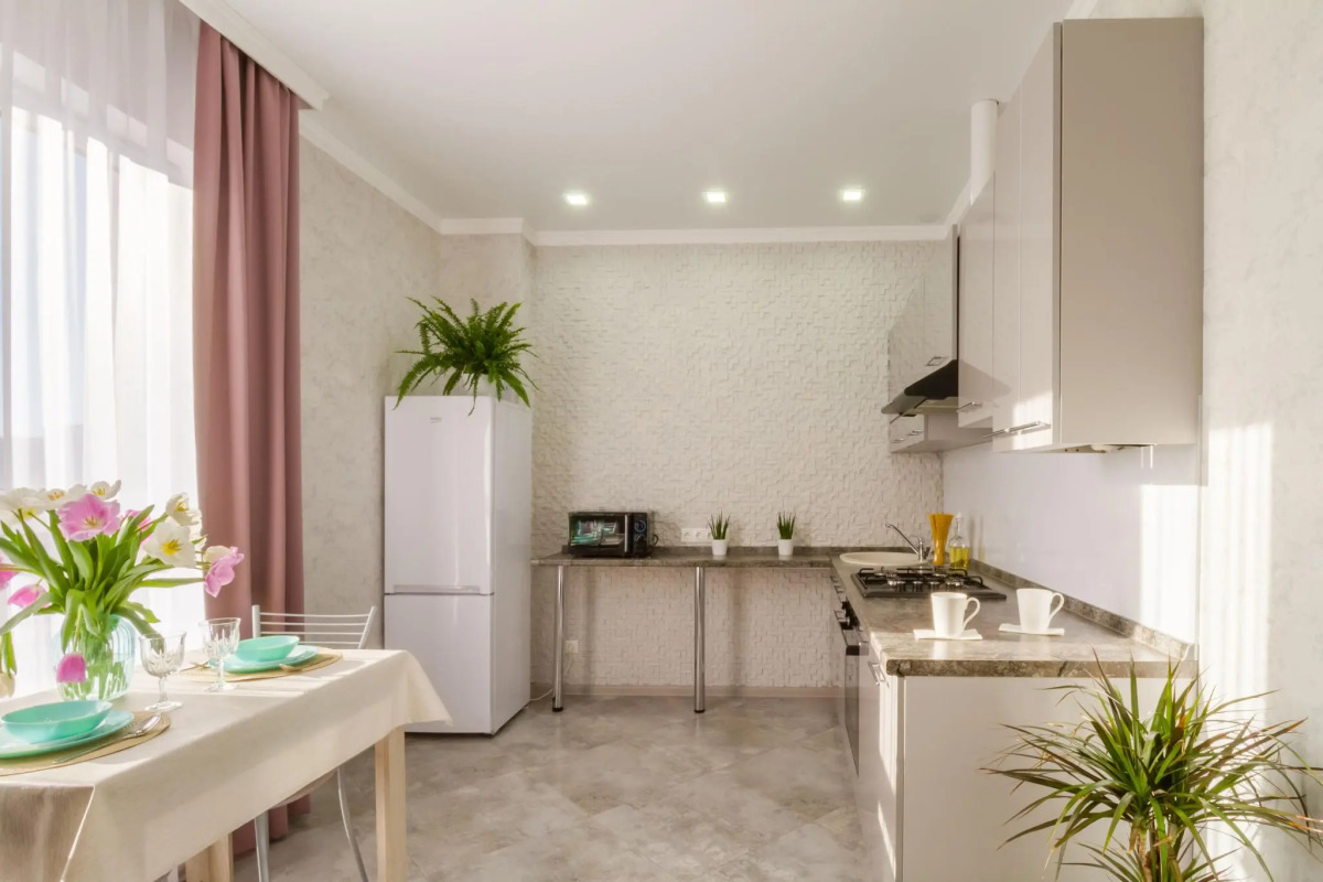 Южный берег на набережной Адмирала Серебрякова