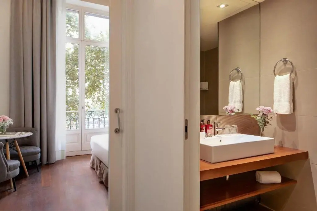 Duquesa Suites Landmark Hotel by Duquessa Hotel Collection