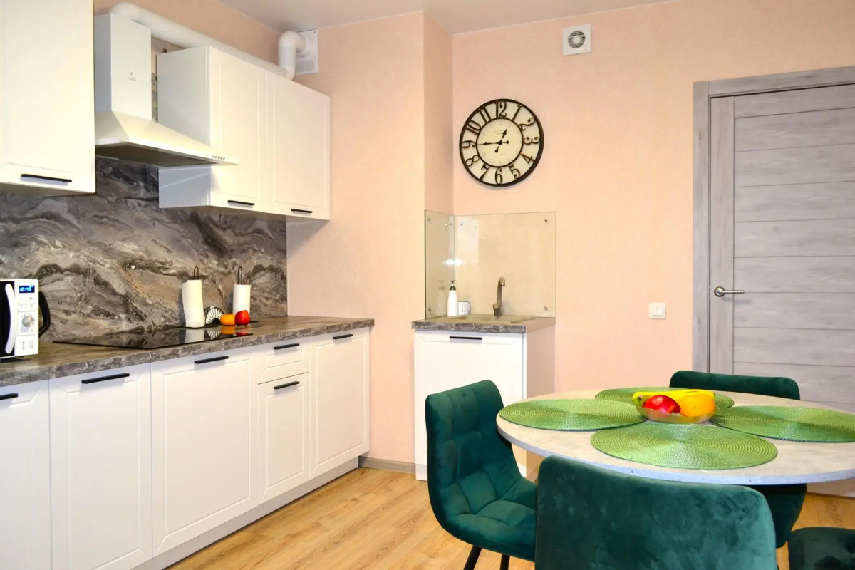 ЭмиЛи на улице Конструкторов 29А к1