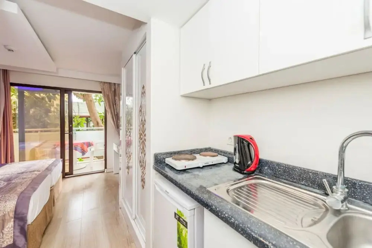 Tropic Beach Club Side