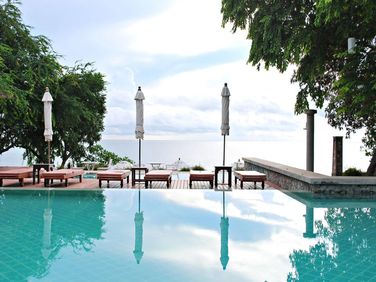 Baan Bayan Beachfront Hotel