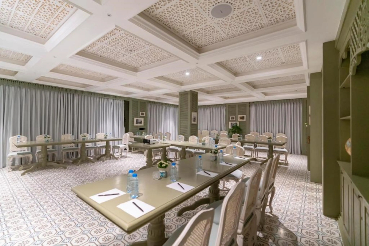 Au Lac Charner Hotel