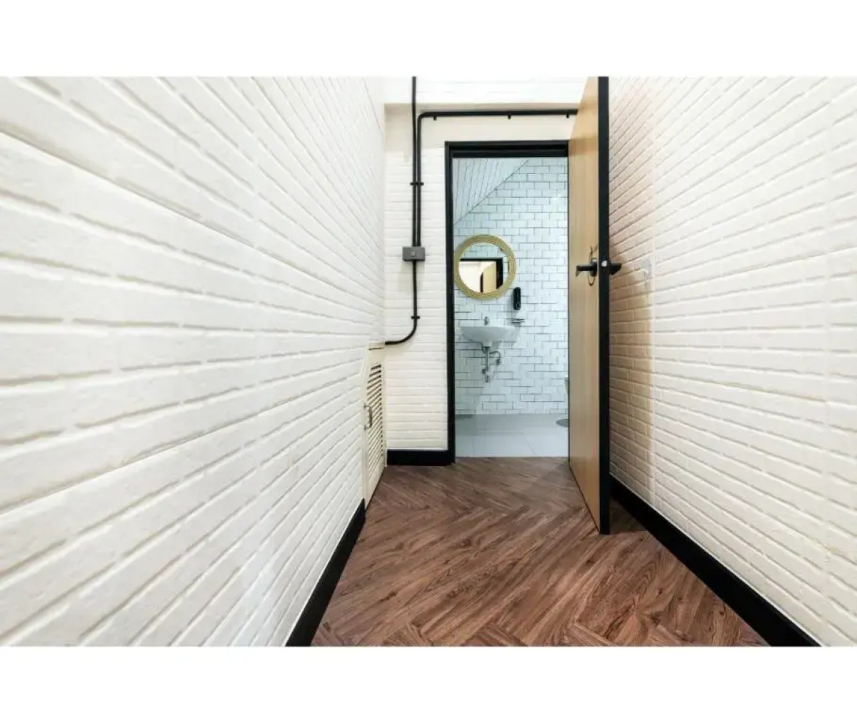 Siam Subway Hostel and Café