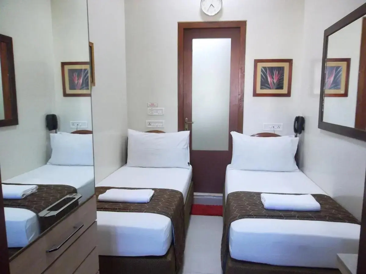 Elphinstone Hotel