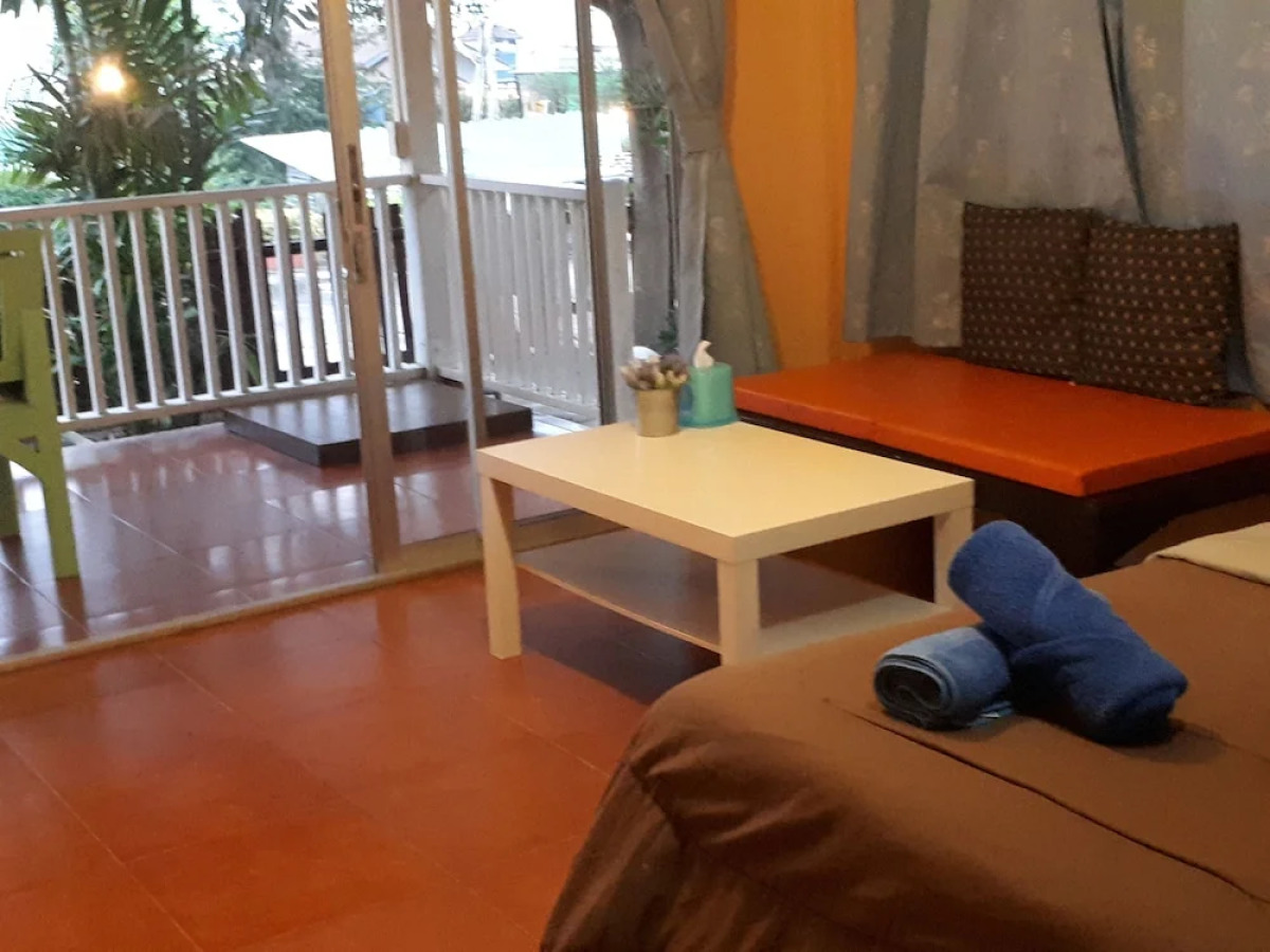 Insook Ko Larn Guesthouse