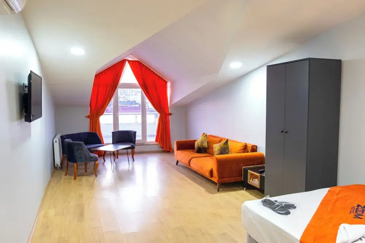 Zoom Hotel
