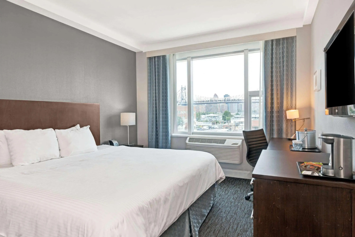 Wyndham Garden Long Island City Manhattan View Hotel