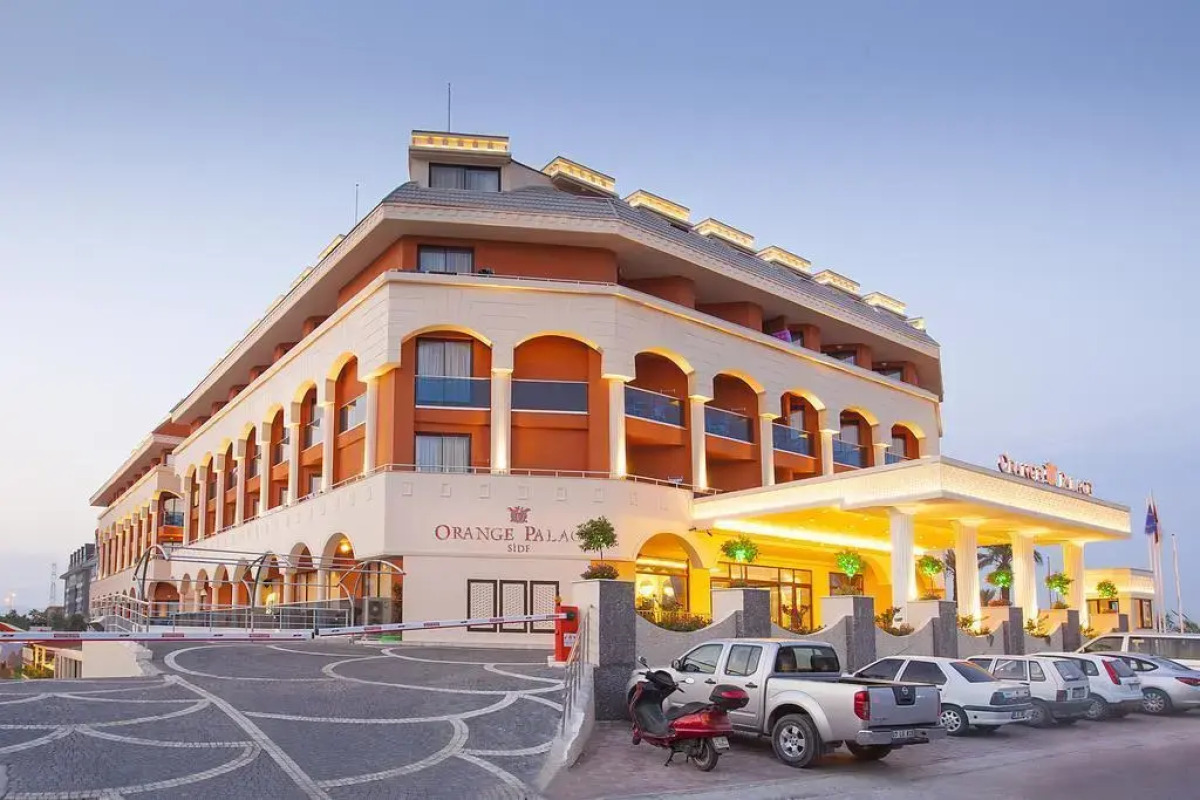 Hotel Orange Palace Side