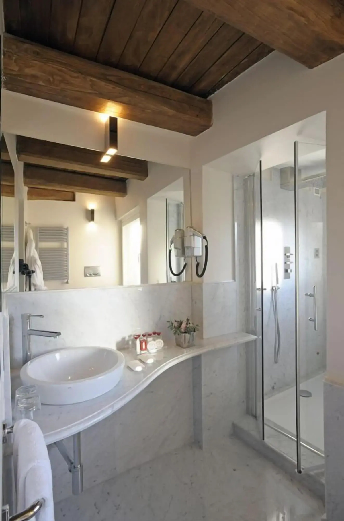 Trevi Palace Luxury Inn