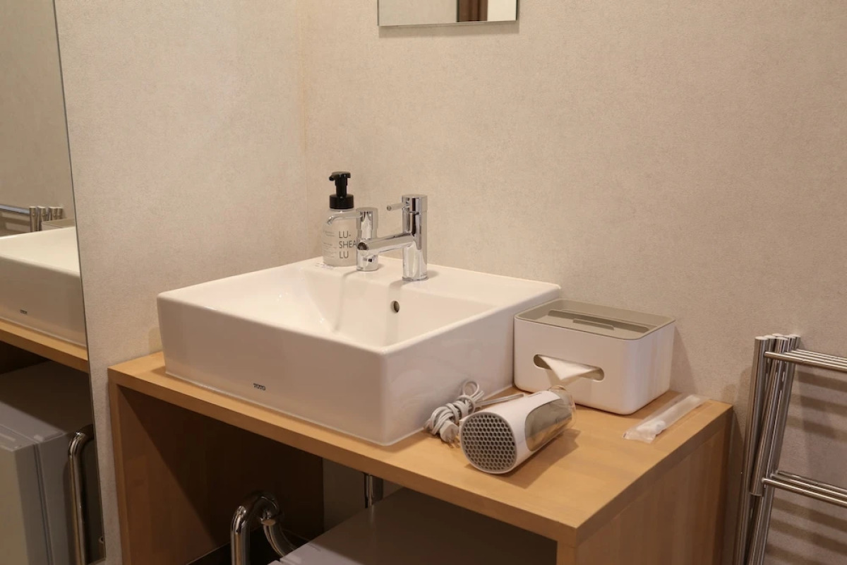 OHWA hostel minowa station