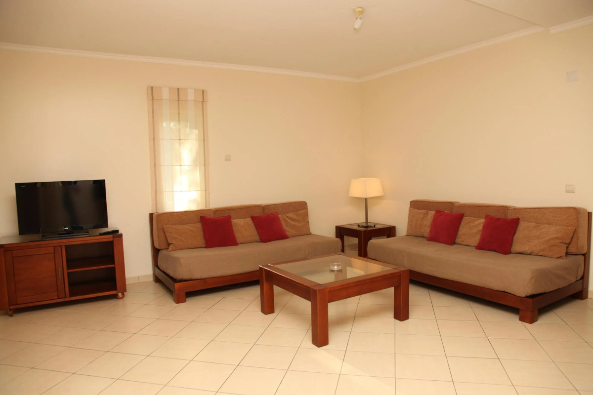 Parque Mourabel, Oasis Village, Pe do Lago