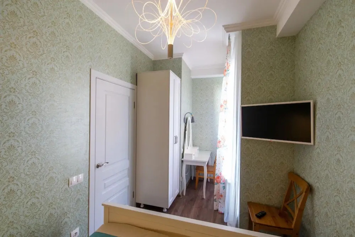 Dom Vverhdom Guest House