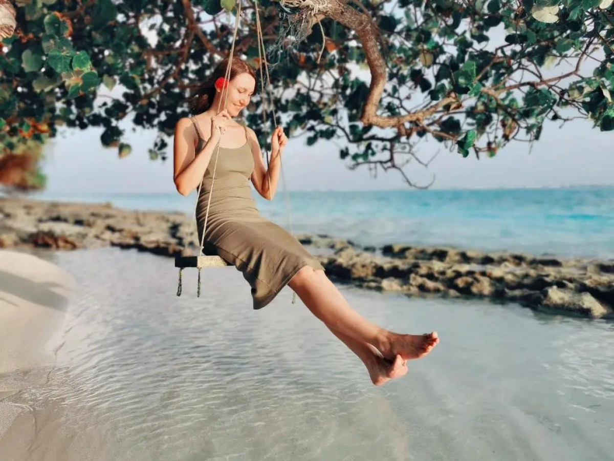 Blue Water Thoddoo Inn