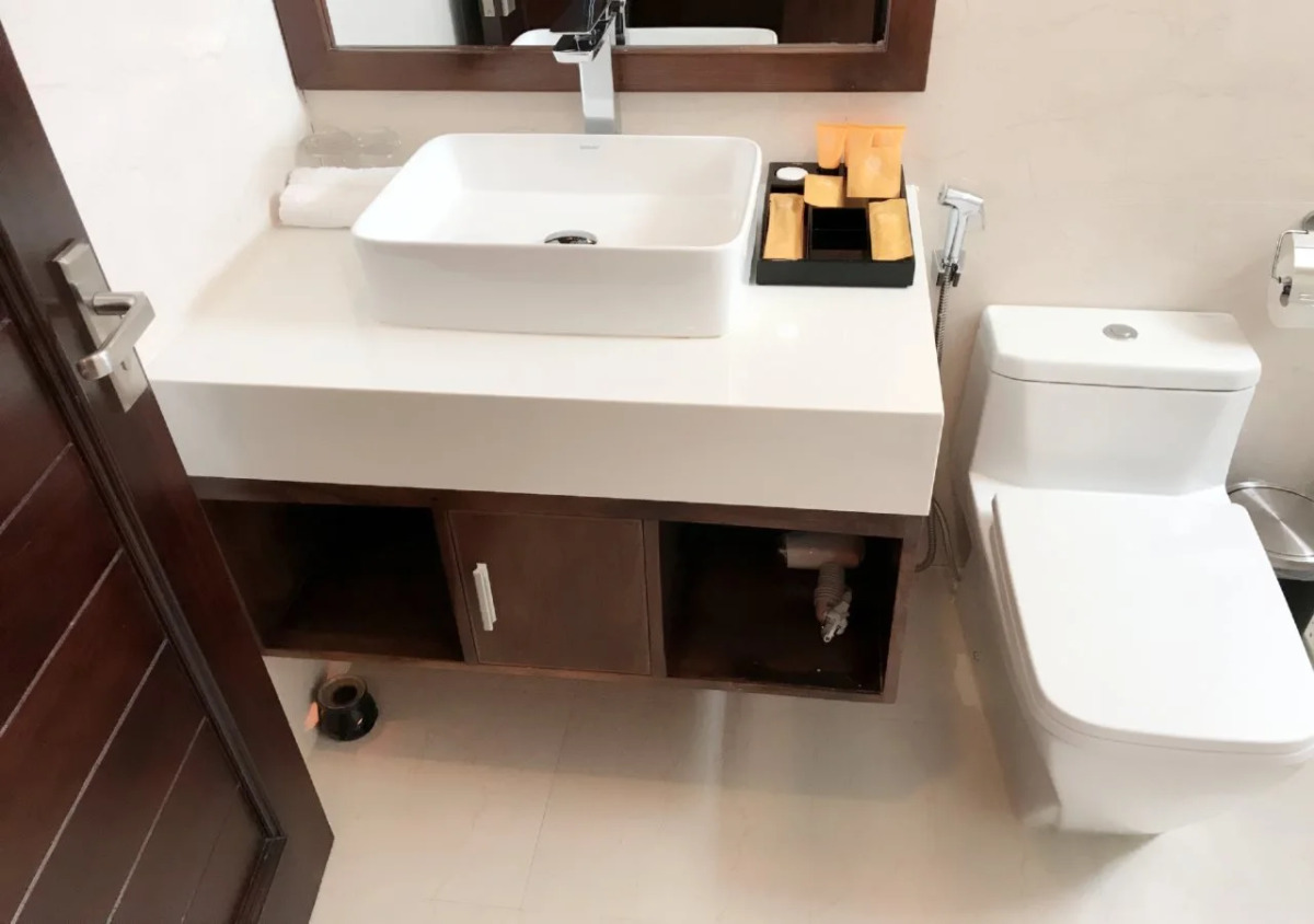 Yarra Ocean Suites Danang