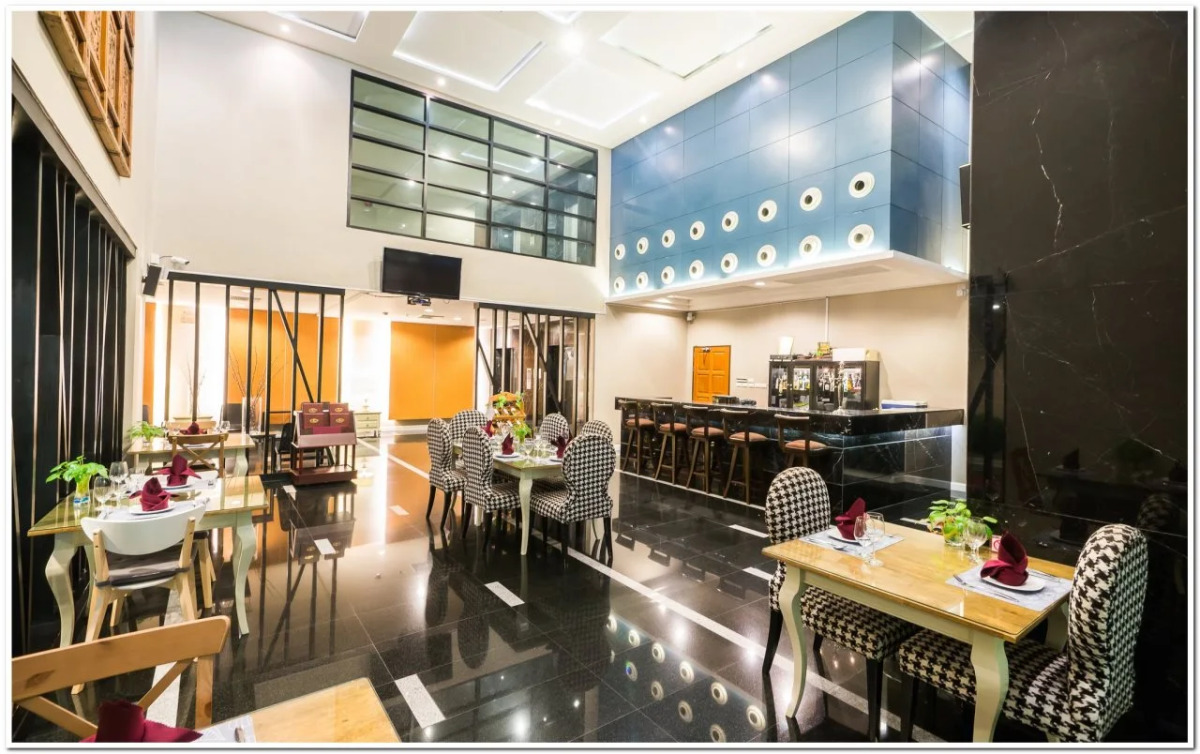 Sea Me Spring Too Hotel