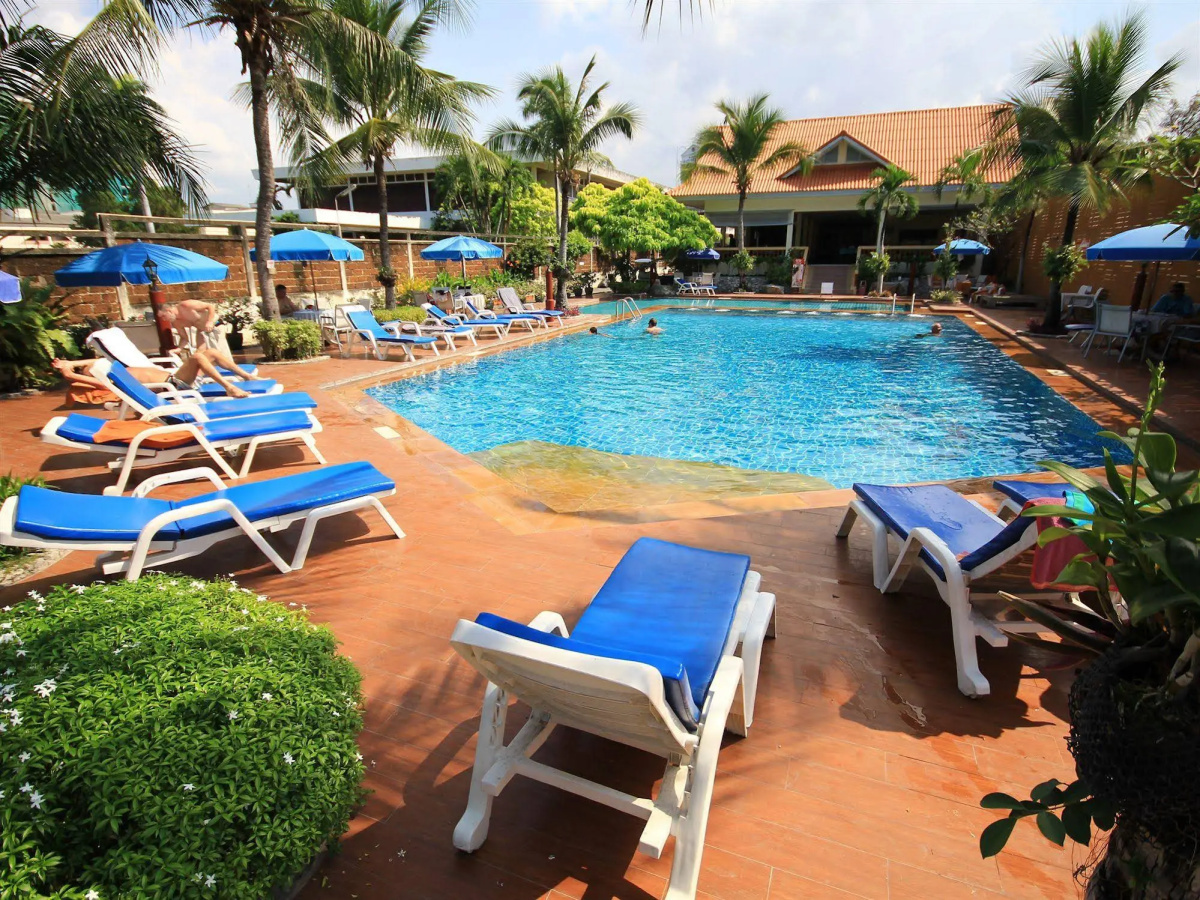 Twin Palms Resort