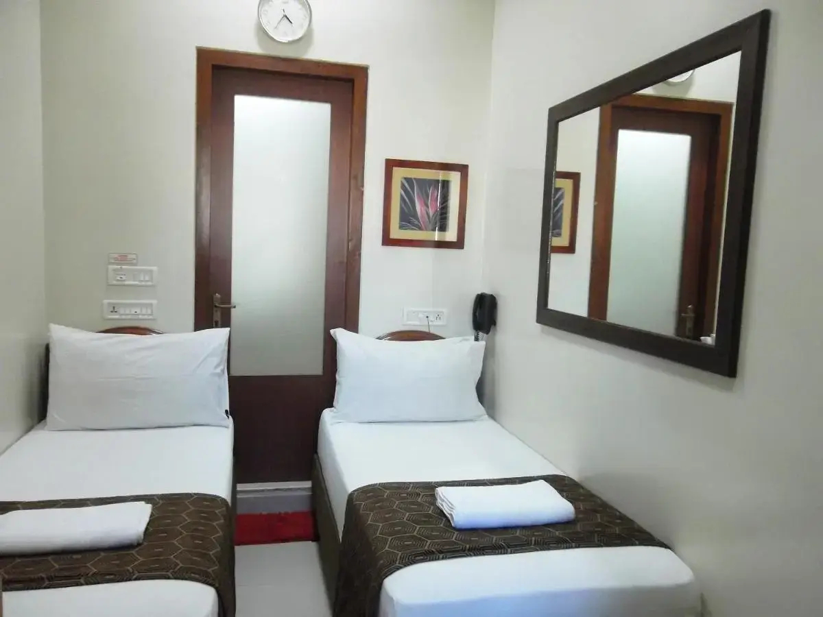 Elphinstone Hotel