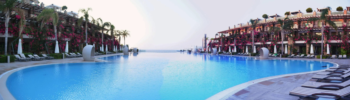Cratos Premium Hotel & Casino