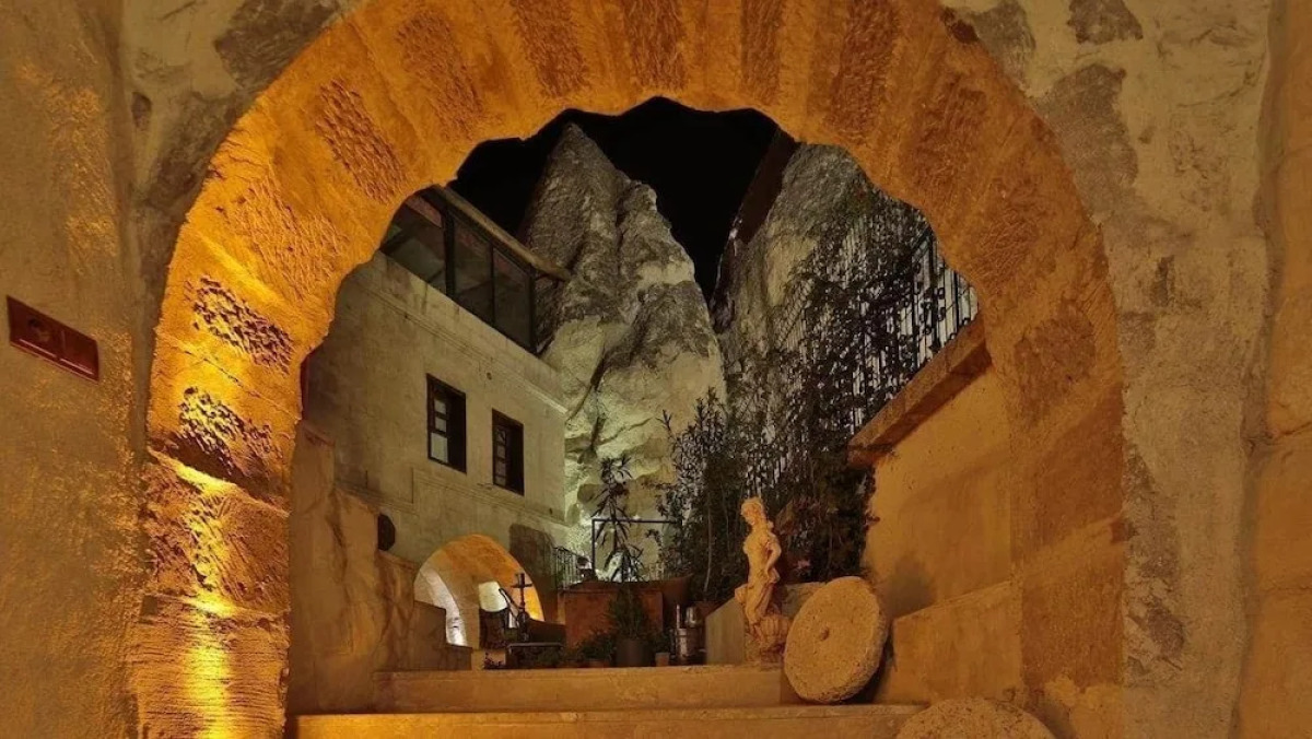 Aura Cave Suits