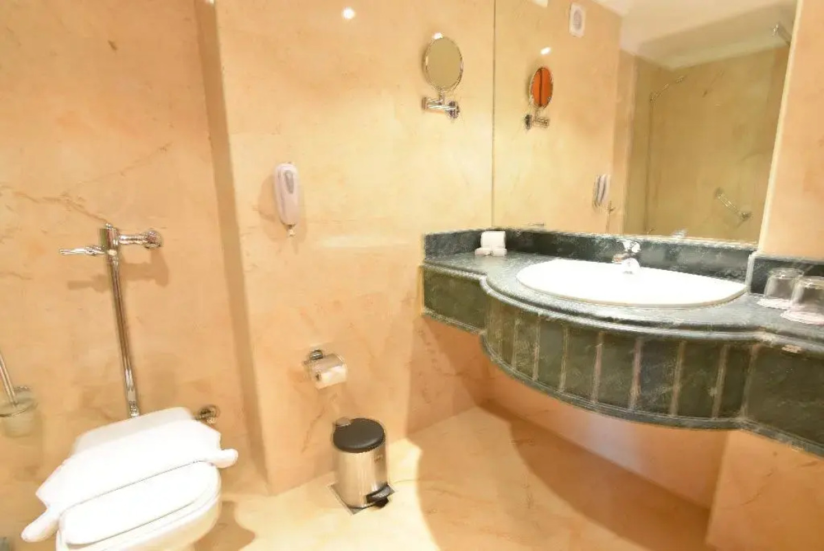 Hawaii Riviera Club Aqua Park - Families and Couples Only