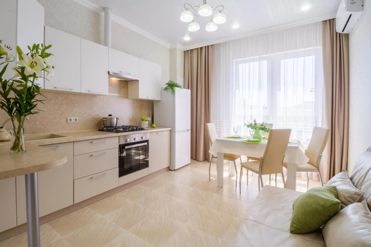 Южный берег на набережной Адмирала Серебрякова