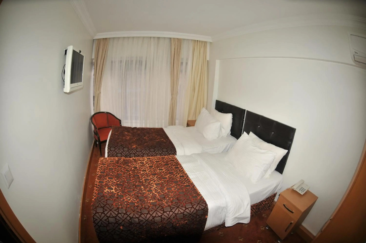 Palace Point Hotel