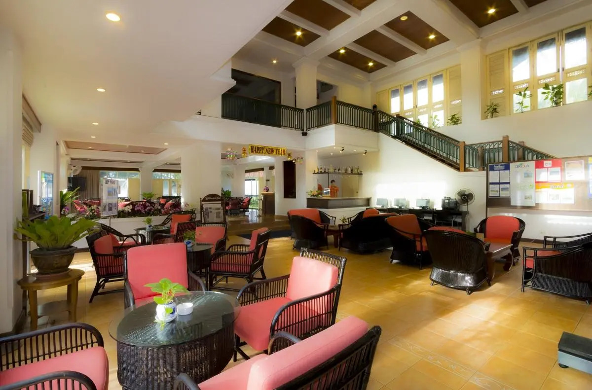 Курортный отель Amora Beach Resort Phuket