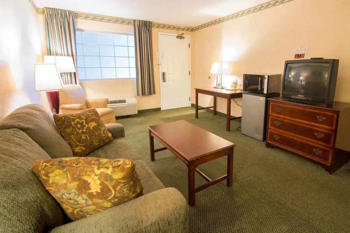 莱瑟姆戴斯套房酒店/北阿尔巴尼(Albany Airport Hotel)