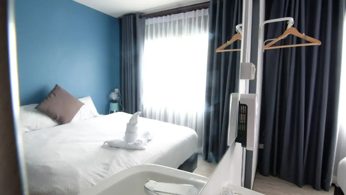 Sleep With Me Bangkok - BTS Phra Khanong