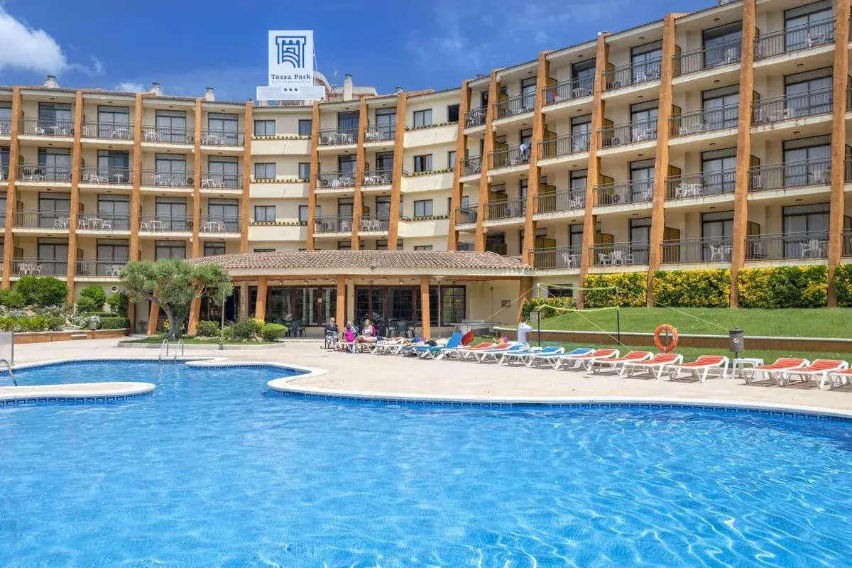 Апарт-отель GHT Tossa Park