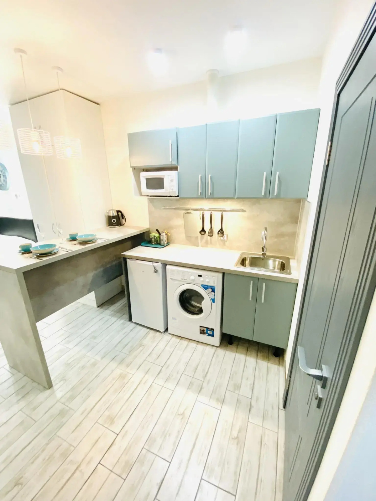 Вокруг света на улице Революции 1905 года