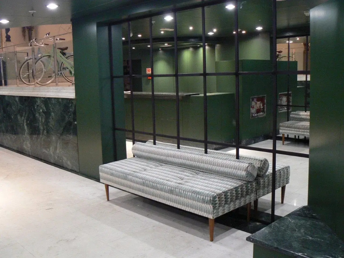 Chic & Basic Velvet Hotel