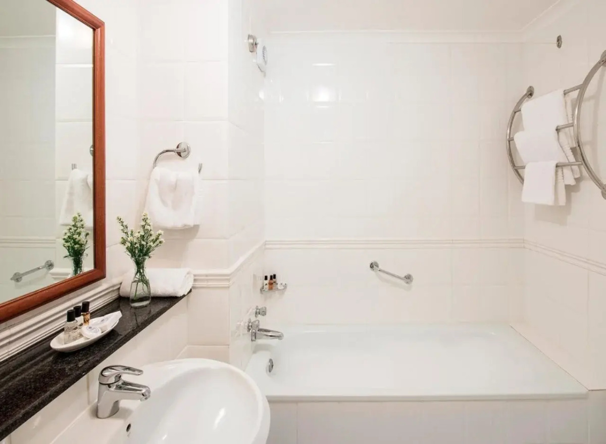 Hollow on the Square City Hotel