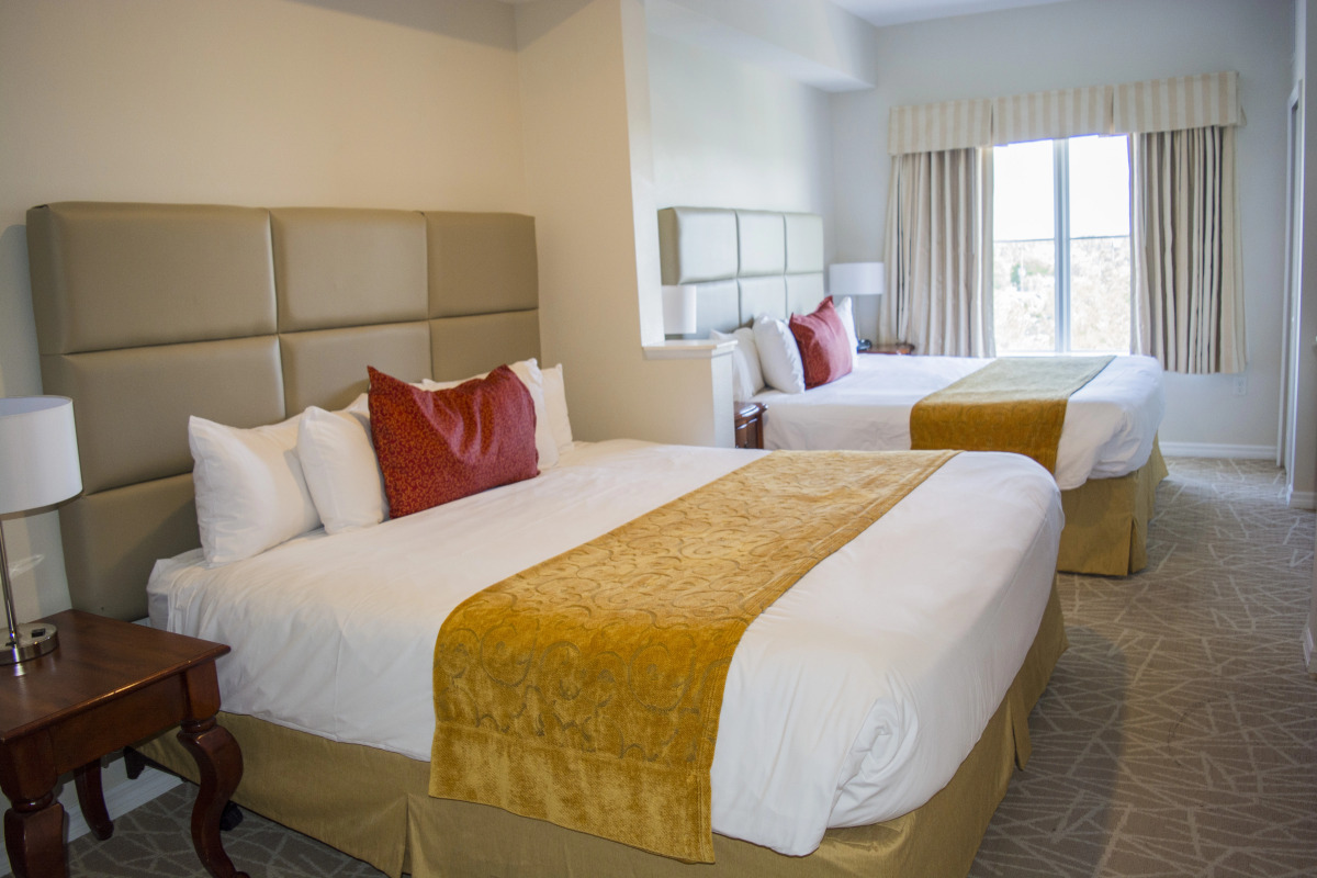 The Point Hotel & Suites