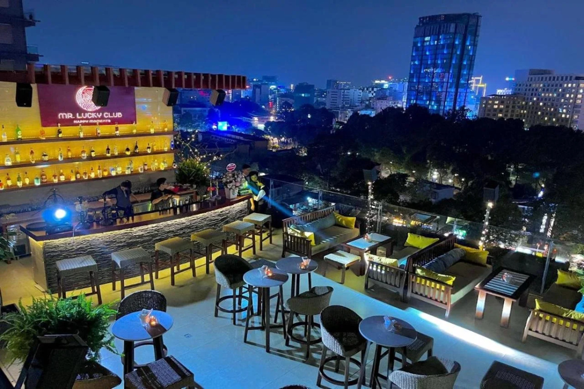 Happy Life Grand Hotel & Sky Bar