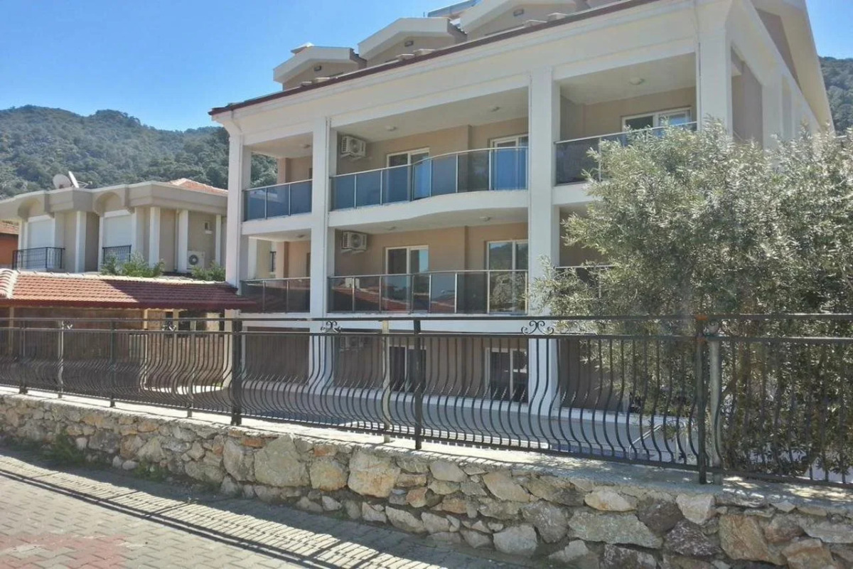 Kleopatra Apartments