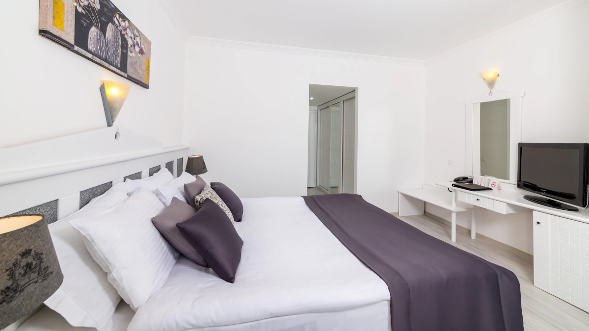 Aryes Deluxe Hotel