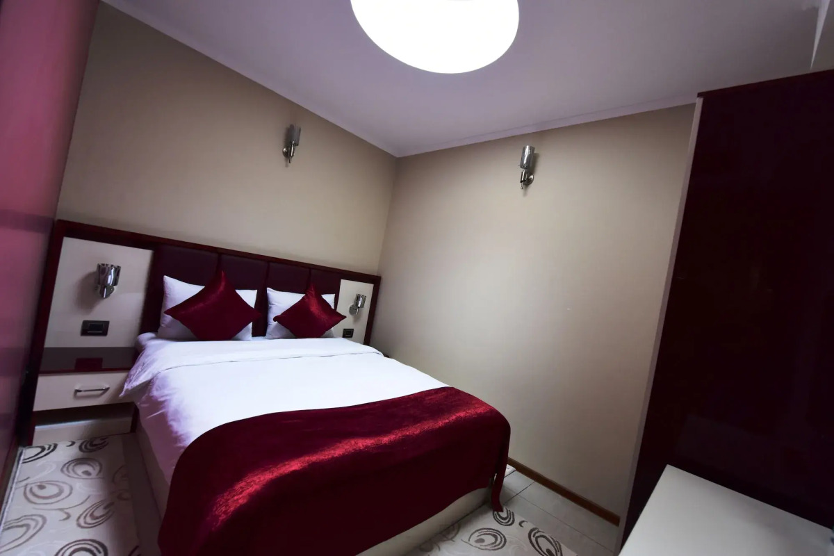 Отель Deluxe City