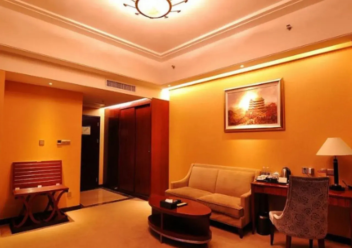 Yuexiu Hotel Guangzhou,Curio Collection by Hilton-Free shuttle between hotel and Exhibition Center during Canton Fair & Exhibitor Registration Counter