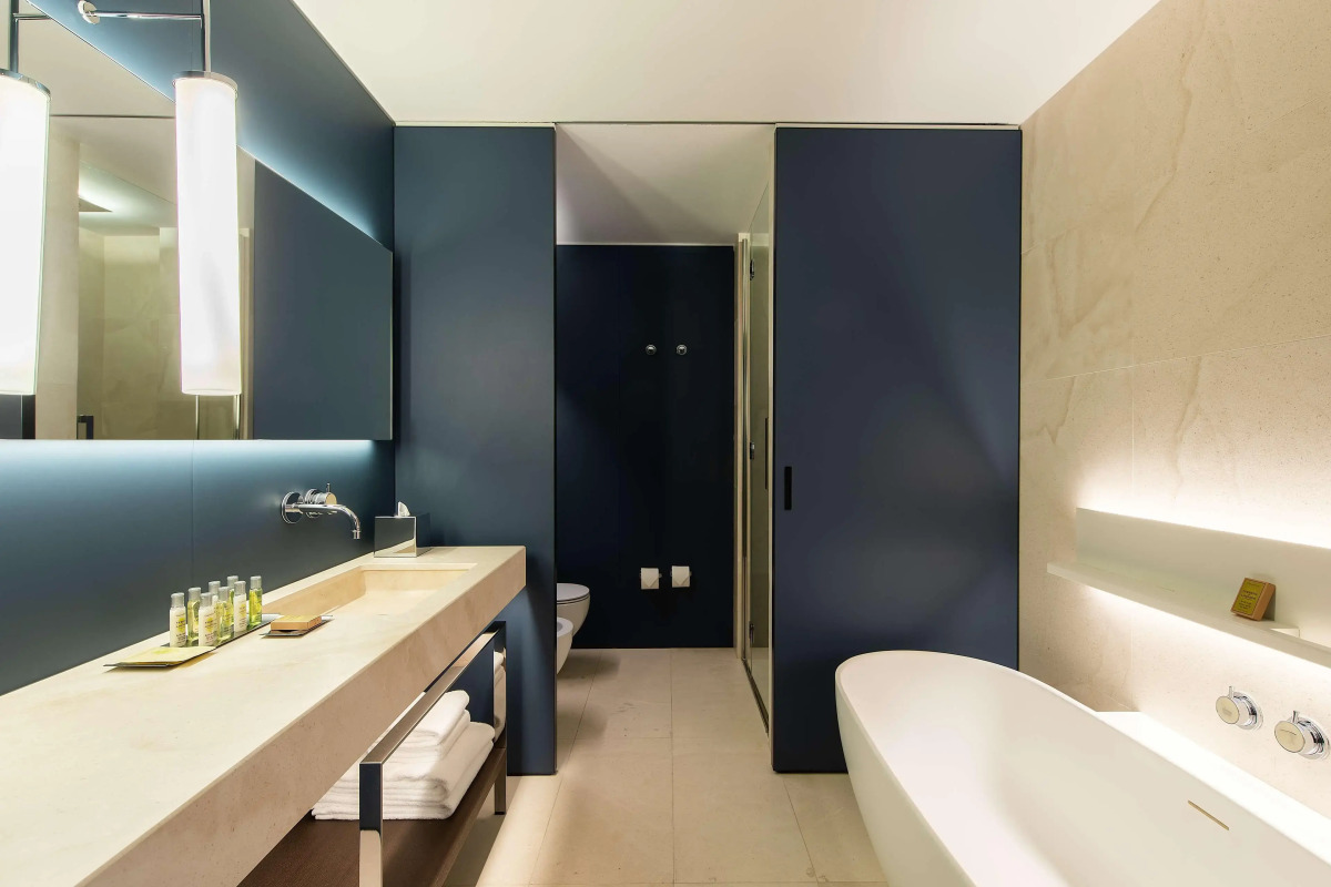 Отель Hilton Lake Como