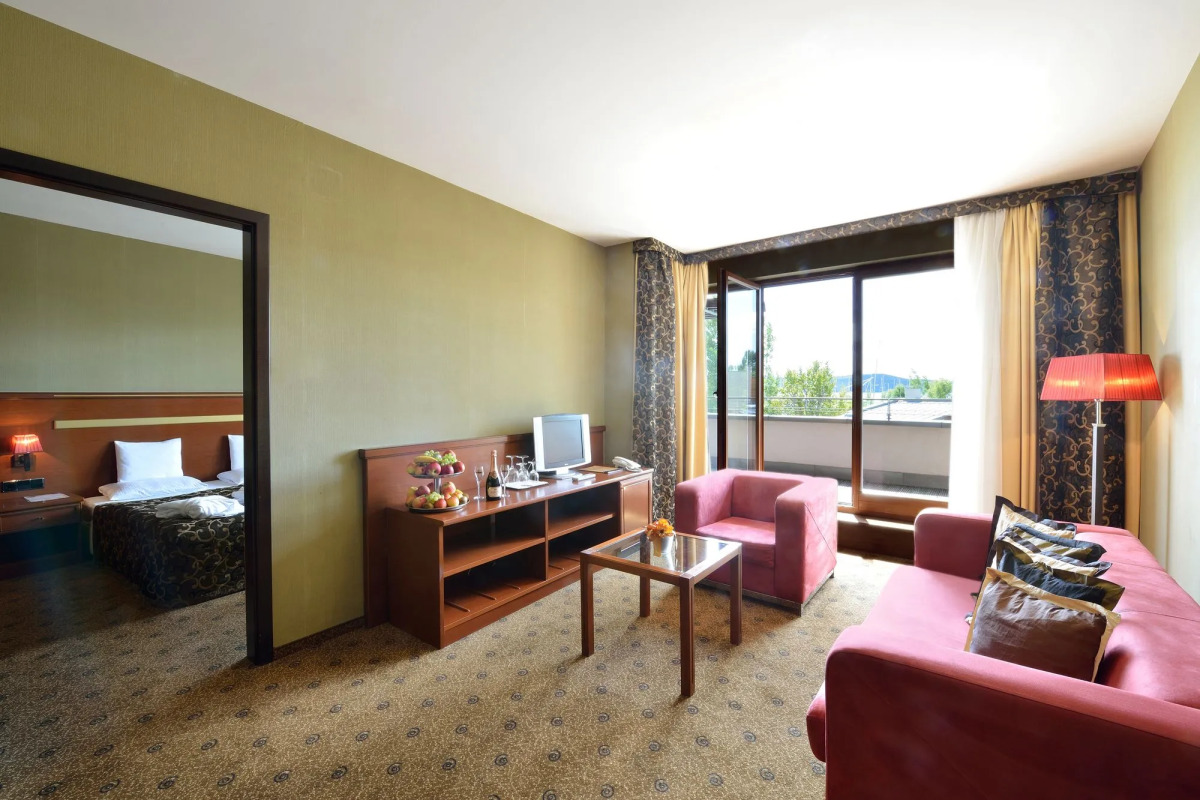 Hotel Golden Lake Resort