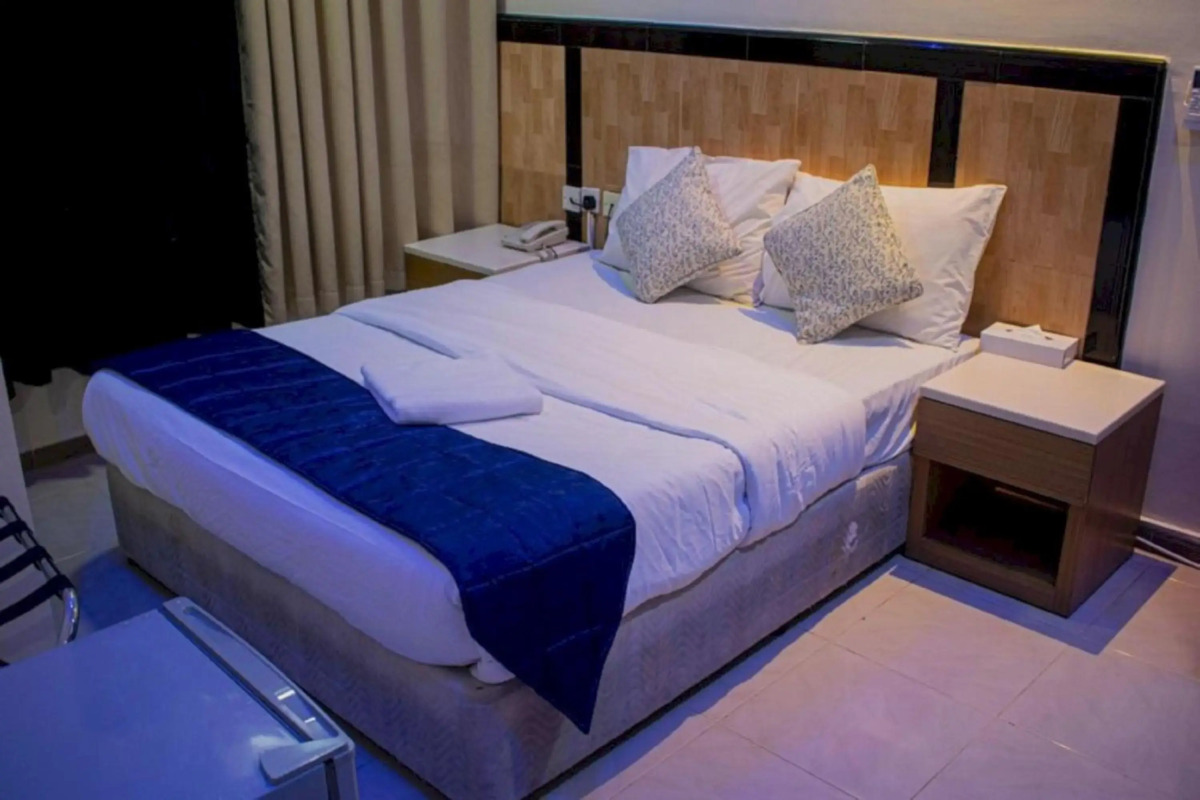 OYO 1118 Sharjah Plaza Hotel