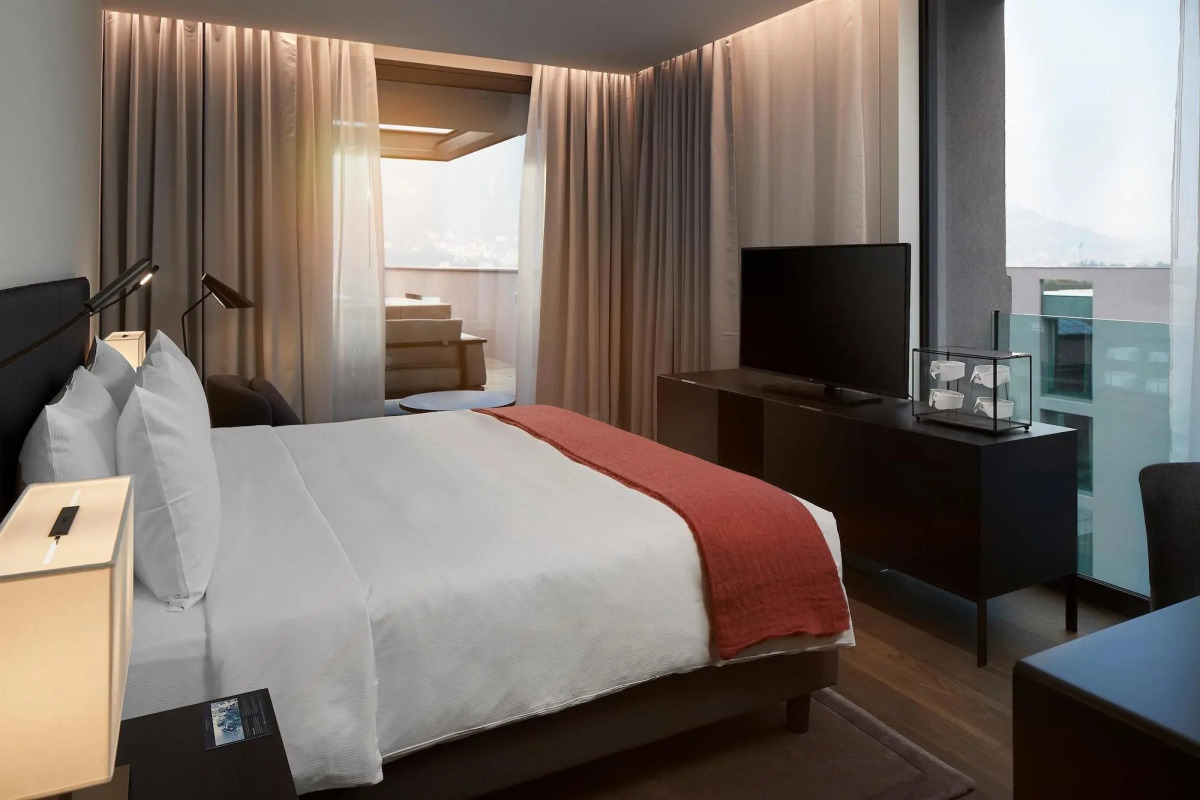 Отель Hilton Lake Como